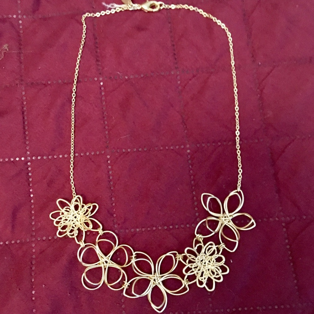 SOLD🎖🆕 LOFT Gold Floral Statement Necklace - Picture 7 of 8
